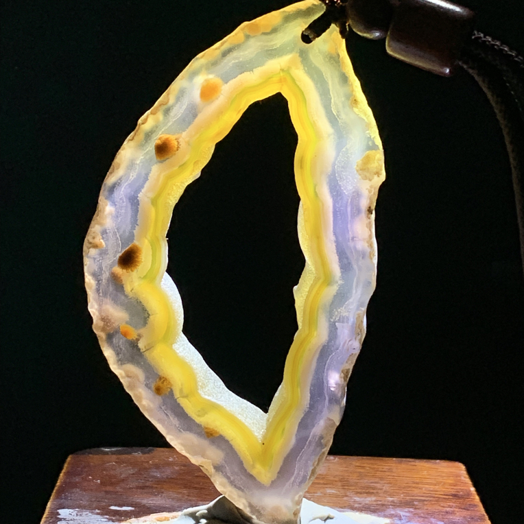 巴西玛瑙原石切片吊坠天然洞黄色毛衣链288尺寸70/37/6mm