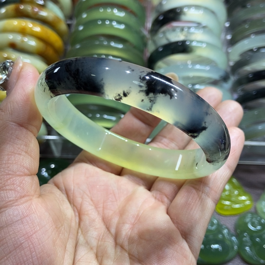 蛇纹石玉手镯未镶嵌65