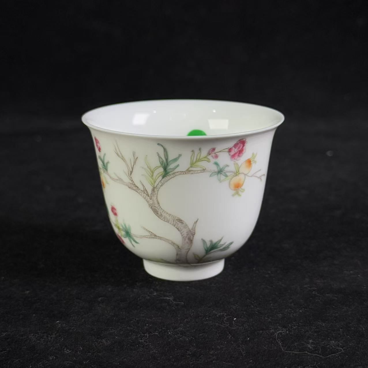 M粉彩花卉诗题纹杯