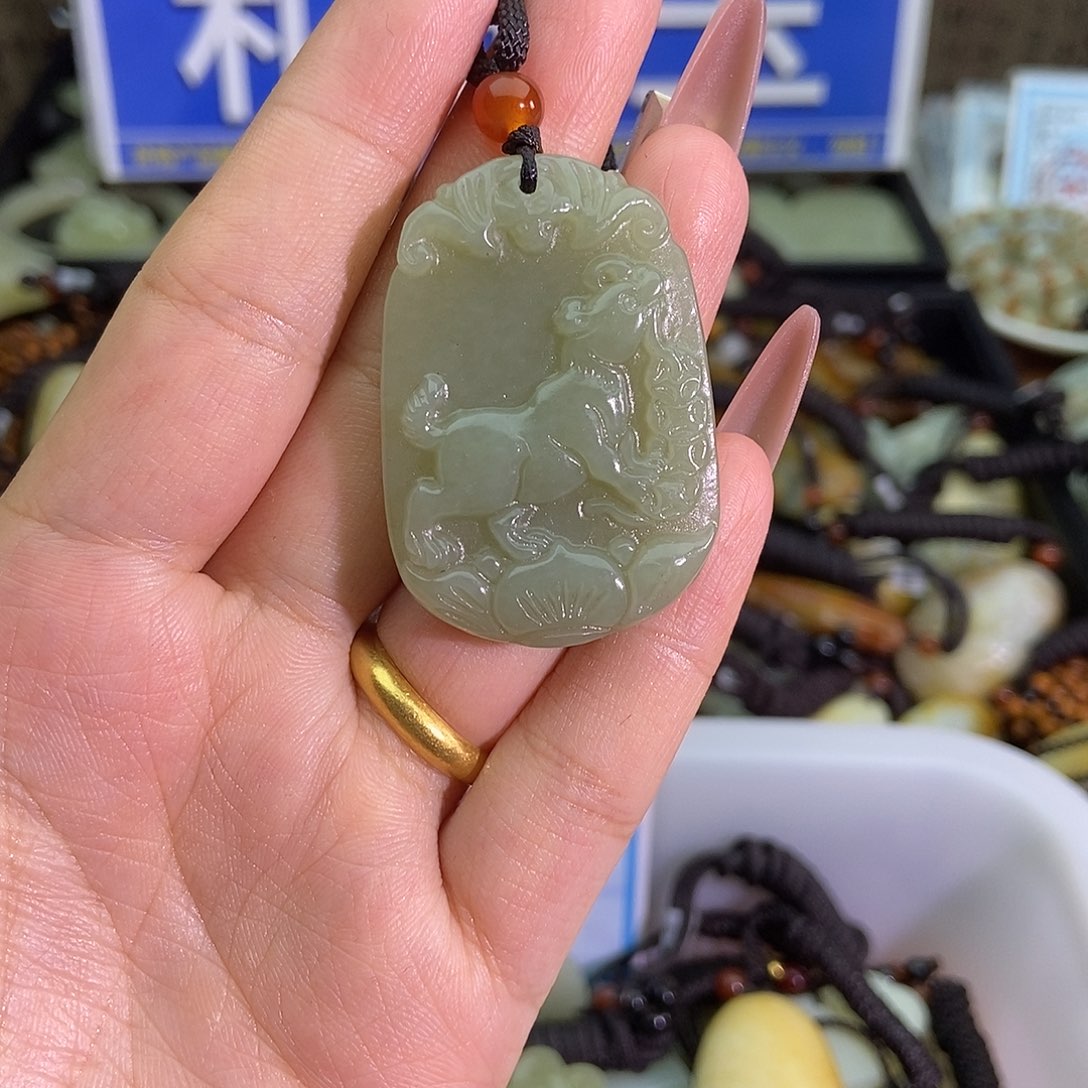 和田玉未镶嵌颈饰