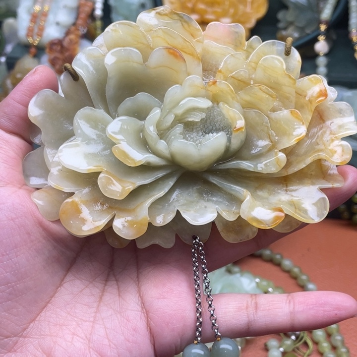 蛇纹石玉吊坠合金