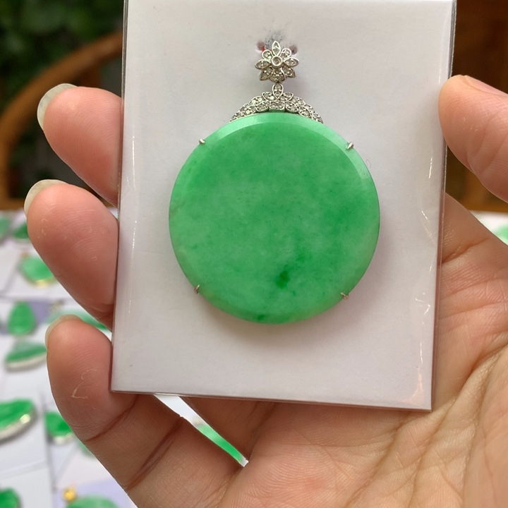 翡翠18K金镶嵌颈饰翡翠翡翠吊坠