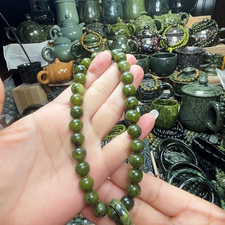 蛇纹石玉未镶嵌珠宝半成品藏玉药王石福利款1.0黄翠手持