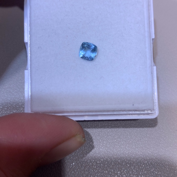海蓝宝石笔搁未镶嵌鼎**叮裸石60分