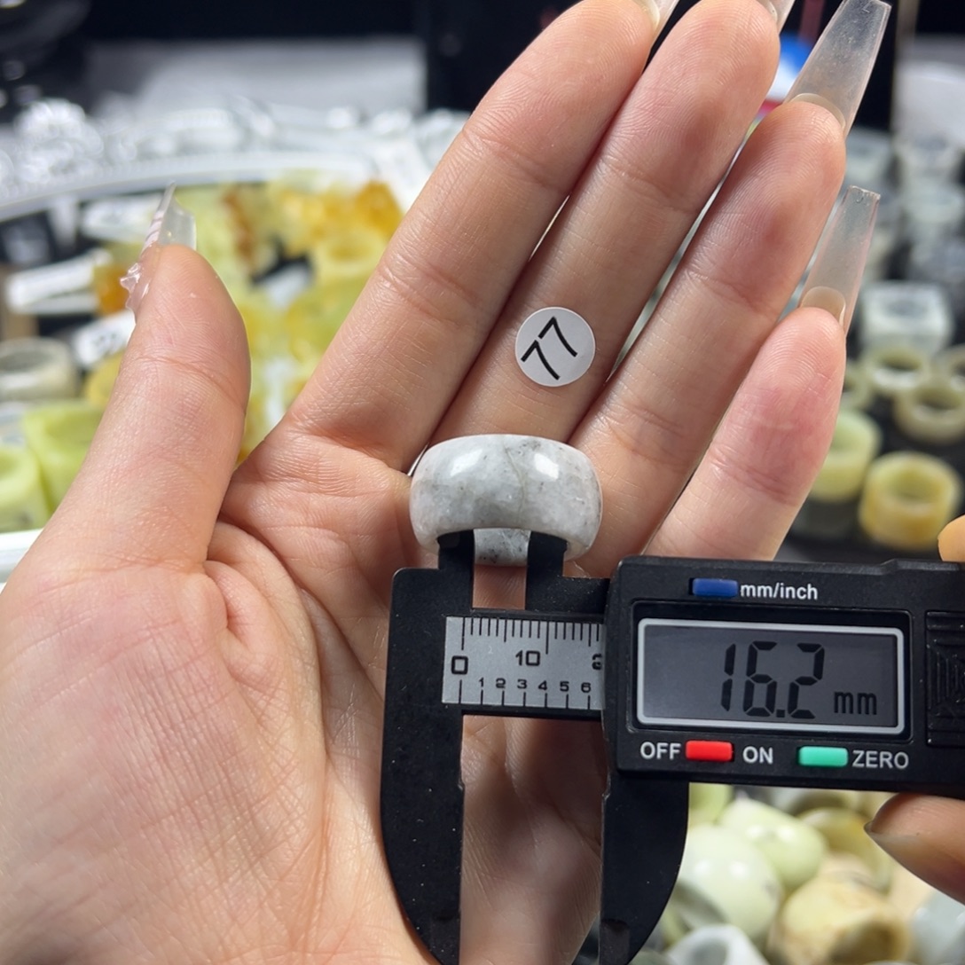 蛇纹石玉未镶嵌戒指