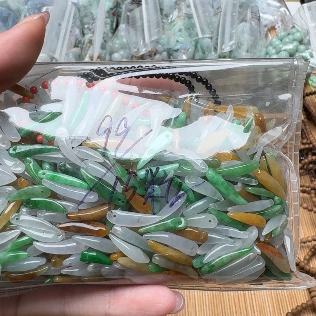 翡翠未镶嵌挂件福利