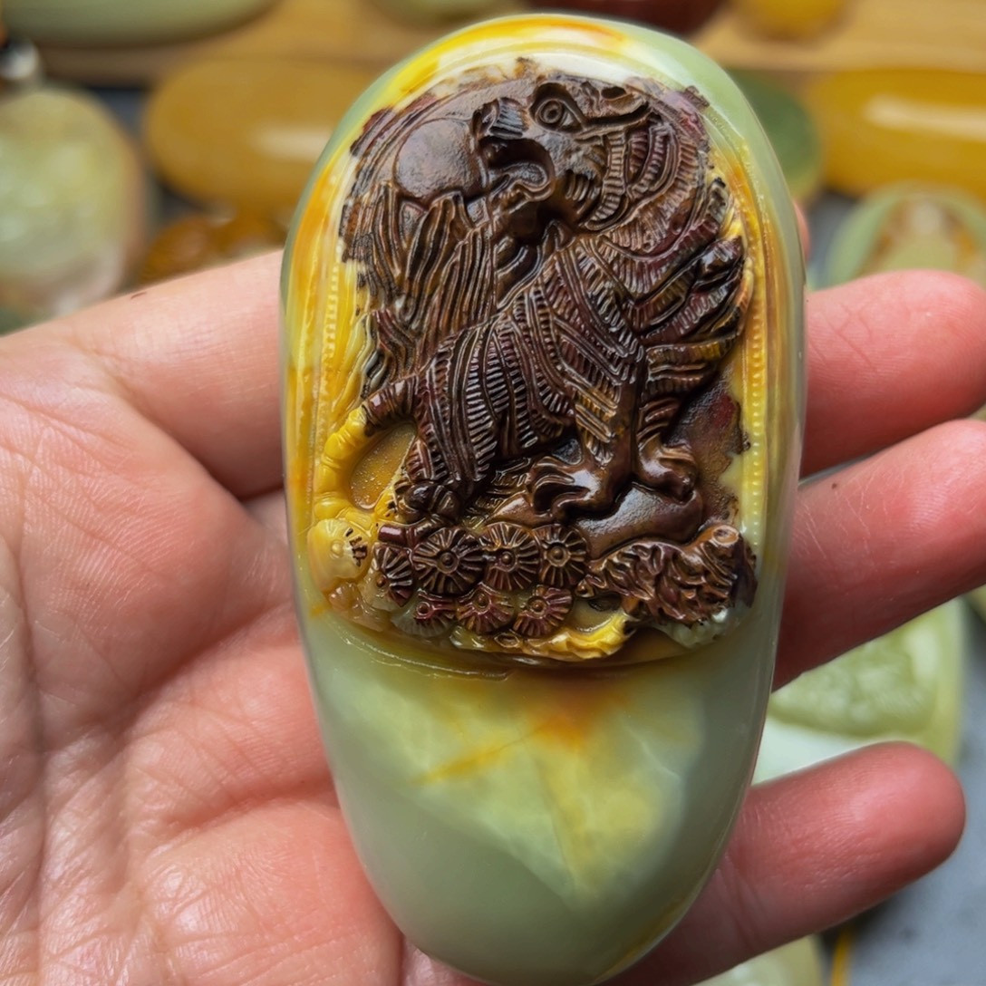 石材方解石手把件虎