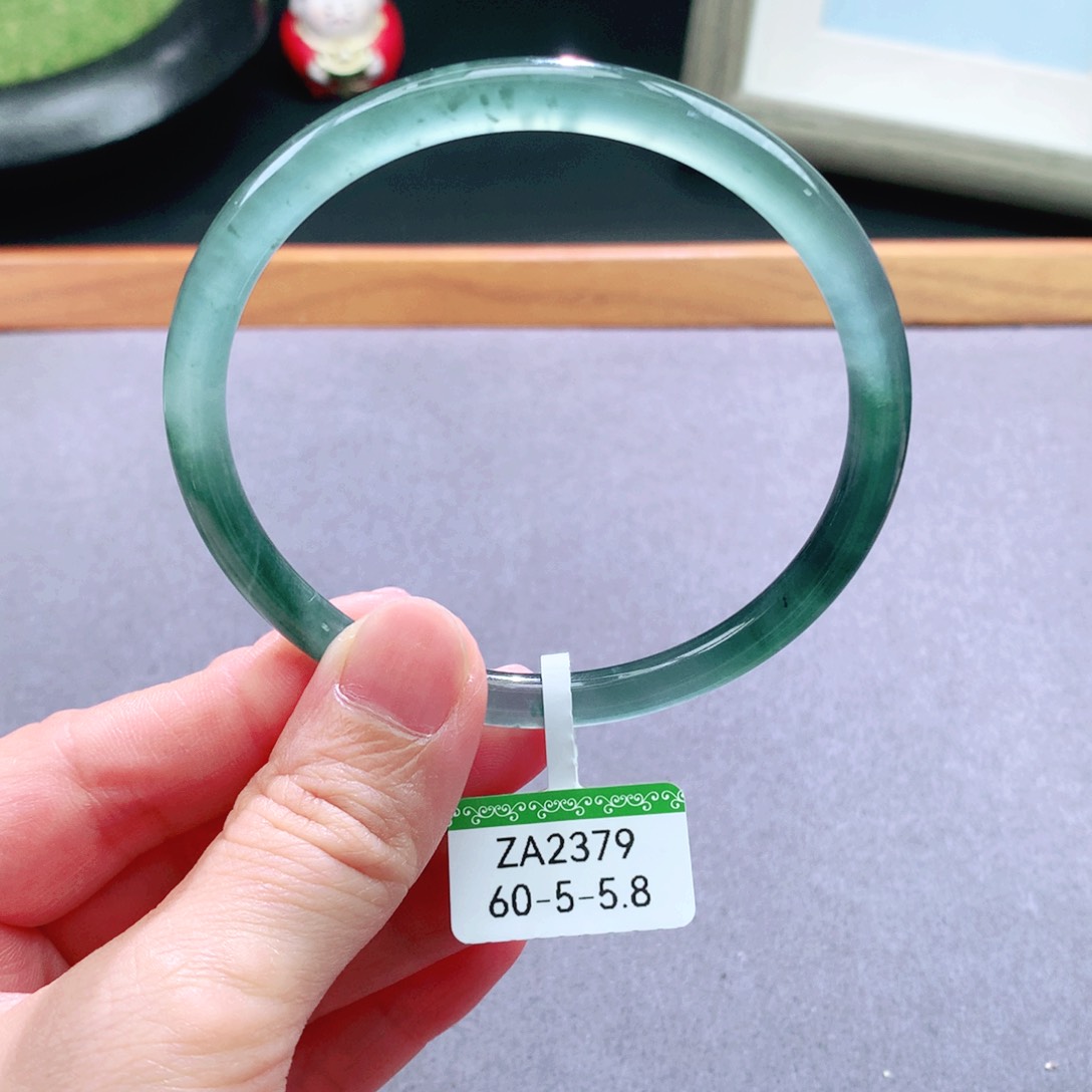 翡翠手镯未镶嵌天然翡翠手镯