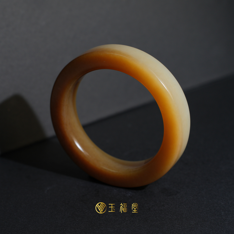 玉福堂 | 新疆和田玉且末金山糖玉镯子 | 满糖直切方镯56mm
