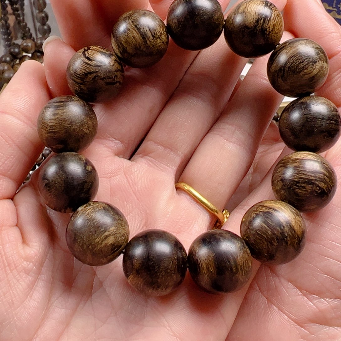 沉香手串火**！越南芽庄老白棋玉化老料樱子瘤疤虎斑纹