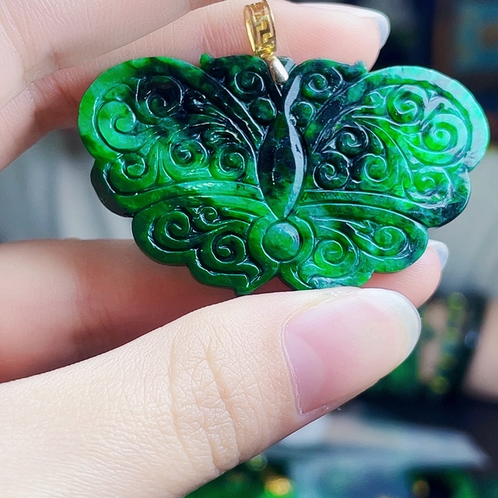 翡翠18K金镶嵌颈饰多样性