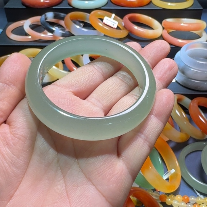 用***4石英质玉（金丝玉）未镶嵌手镯