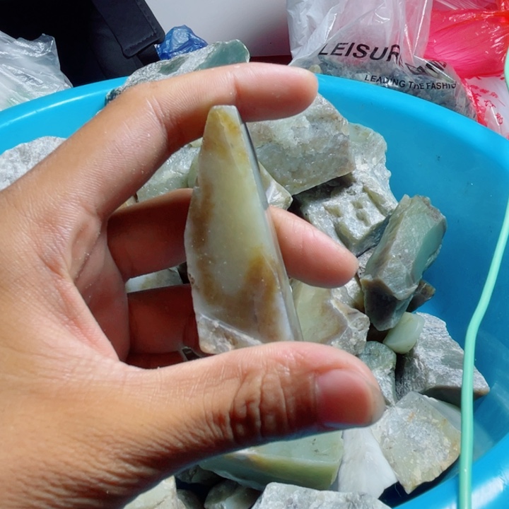 未镶嵌和田玉（糖玉）珠宝半成品