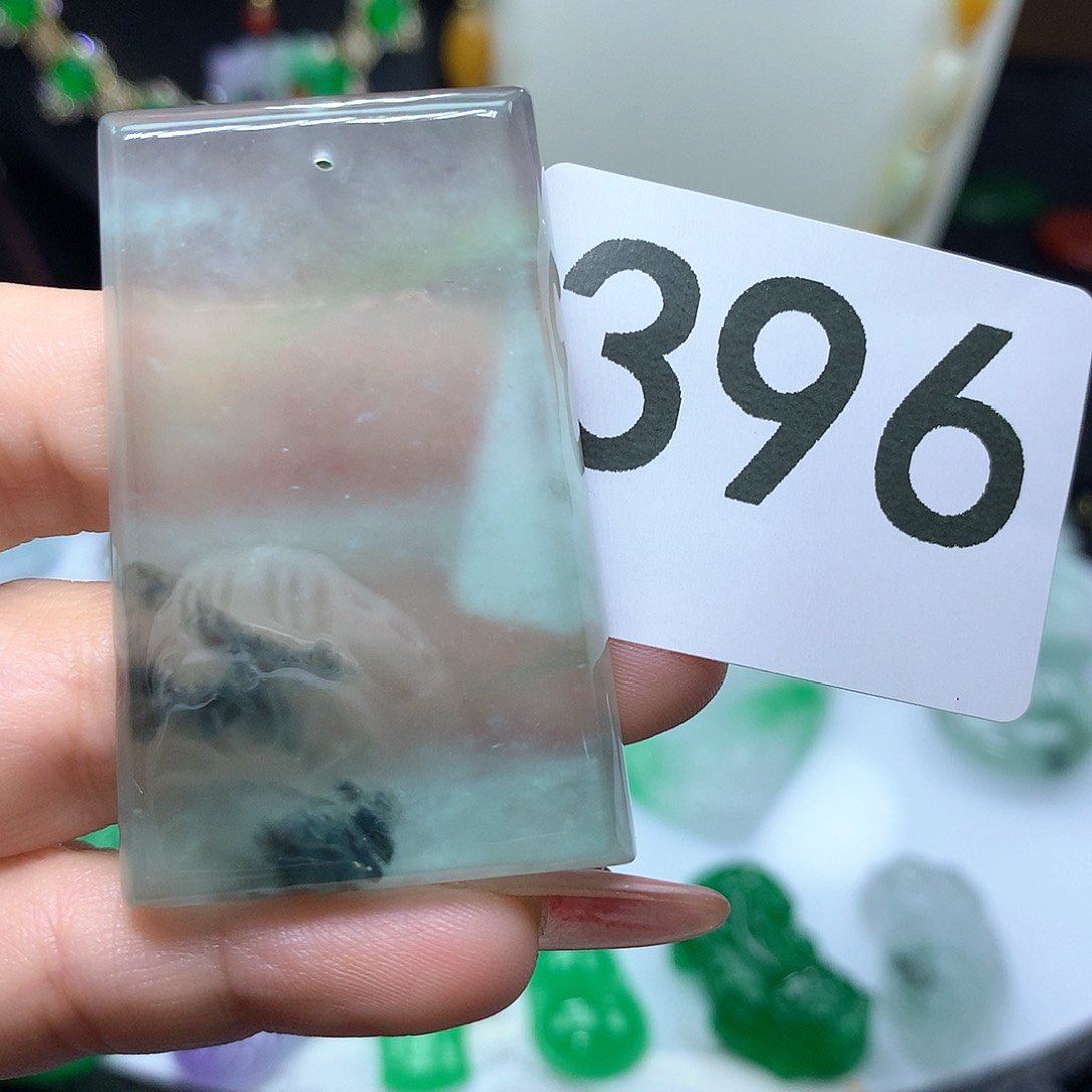 翡翠吊坠(赠链)未镶嵌