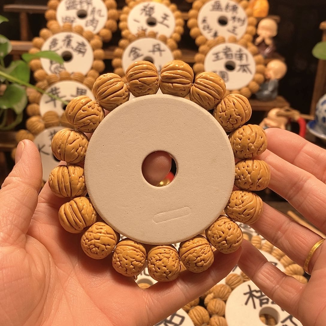 【闪购商品】一*七桃核盘锦红魔金豆手串