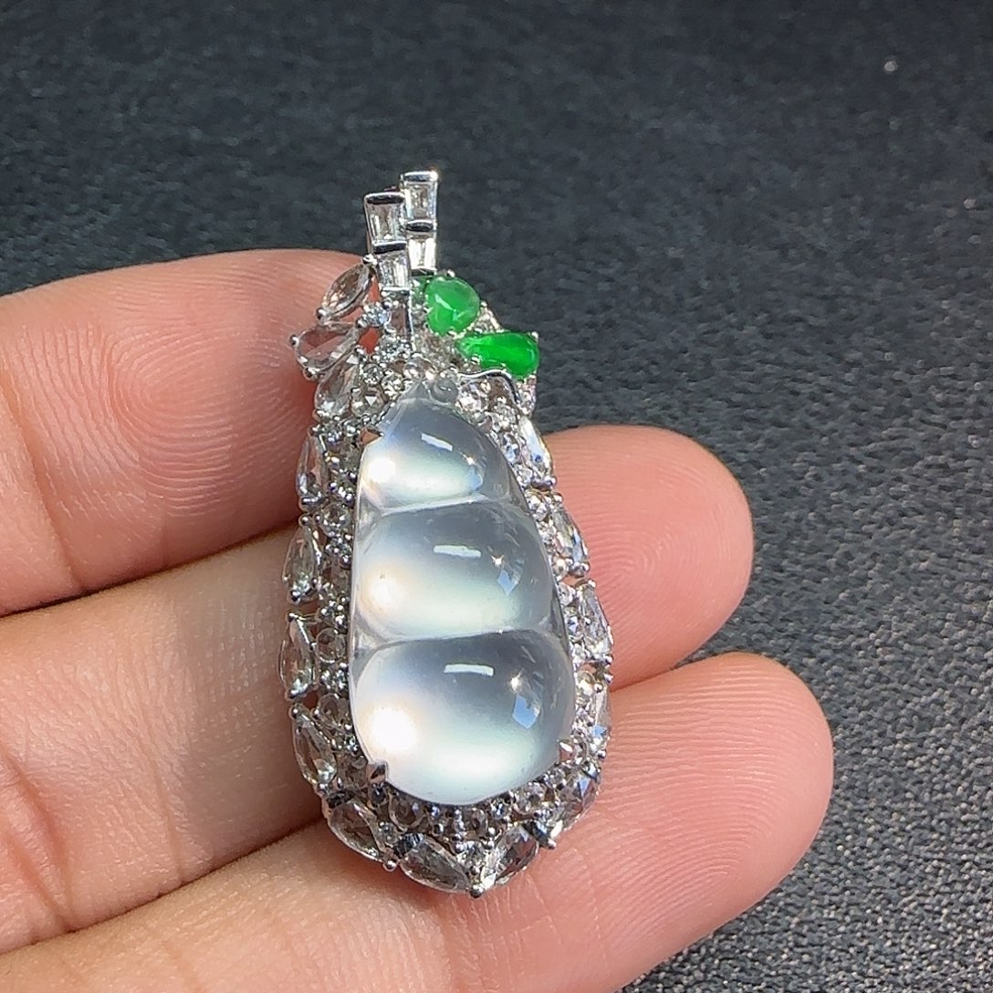 翡翠18K金镶嵌吊坠(不含链)福豆