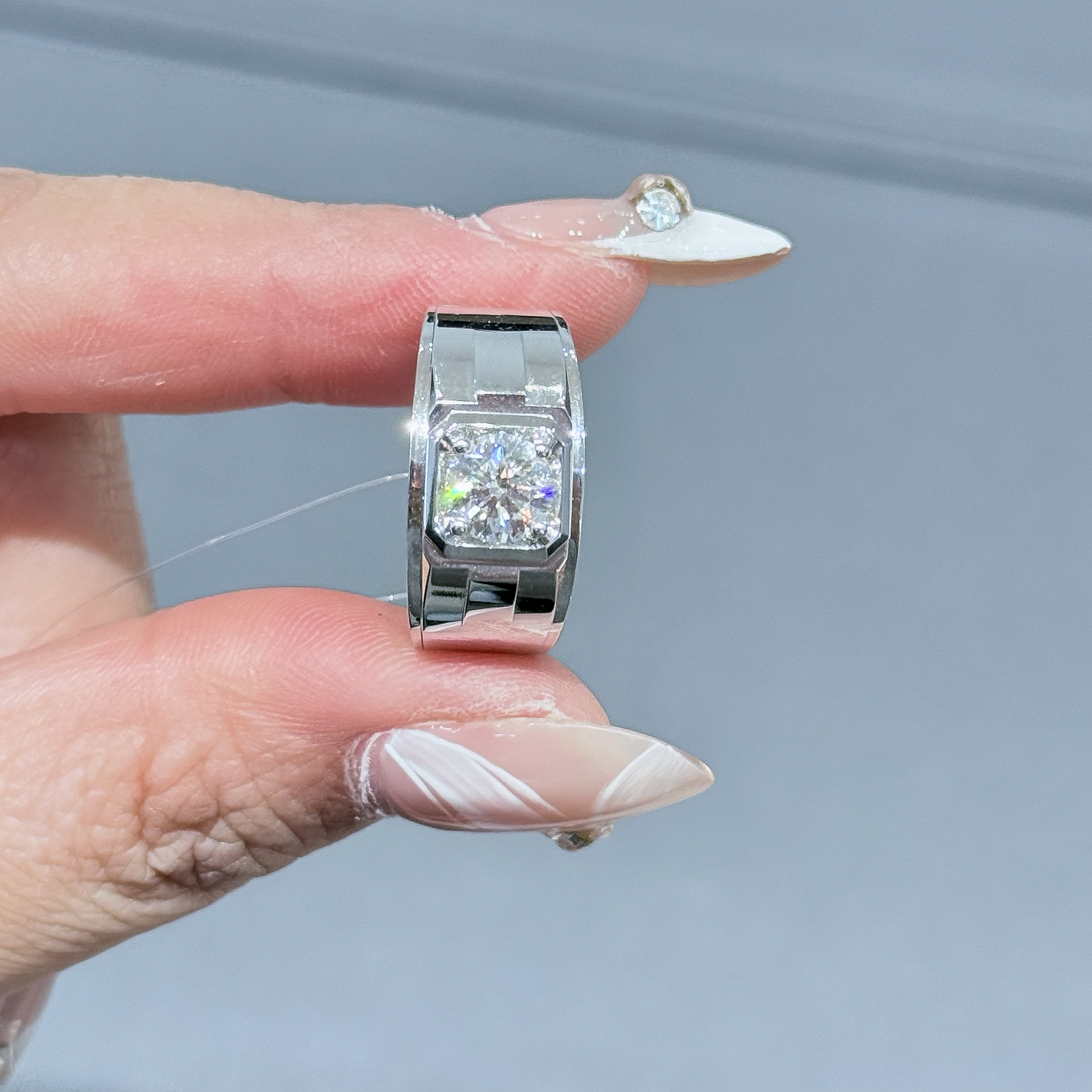 18K金1天然钻石1.011ct男戒重金宽臂天然钻石戒指