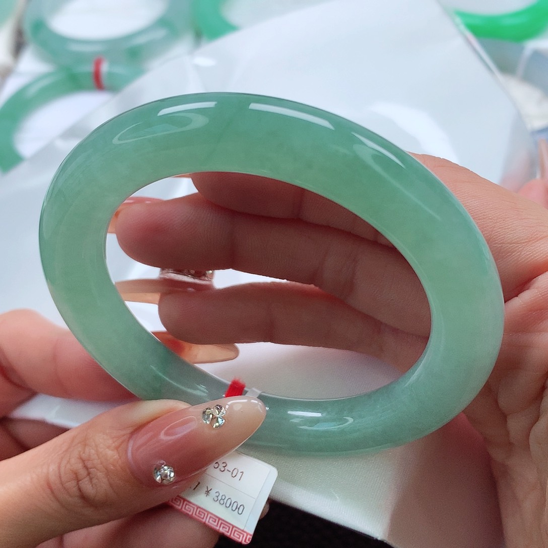 翡翠手镯未镶嵌56.57.58冰绿胖圆 小万必拍 种色兼备