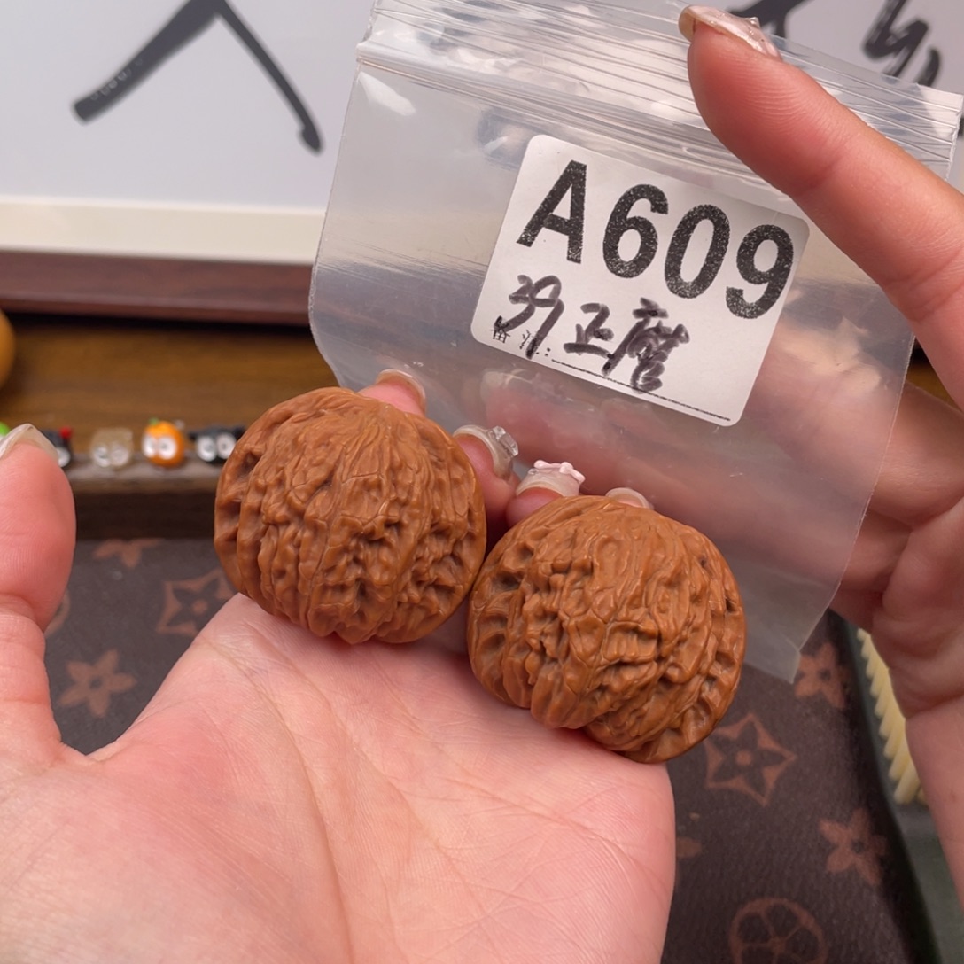 39山地正磨文玩核桃