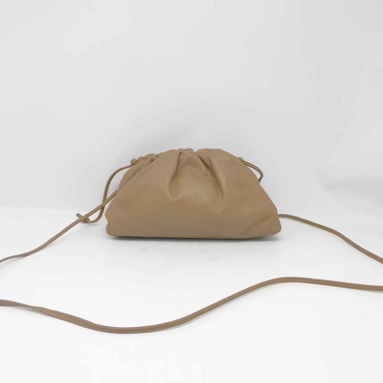 95新 BOTTEGA VENETA/葆蝶家 洋城二手 BV棕色云朵mini斜跨包