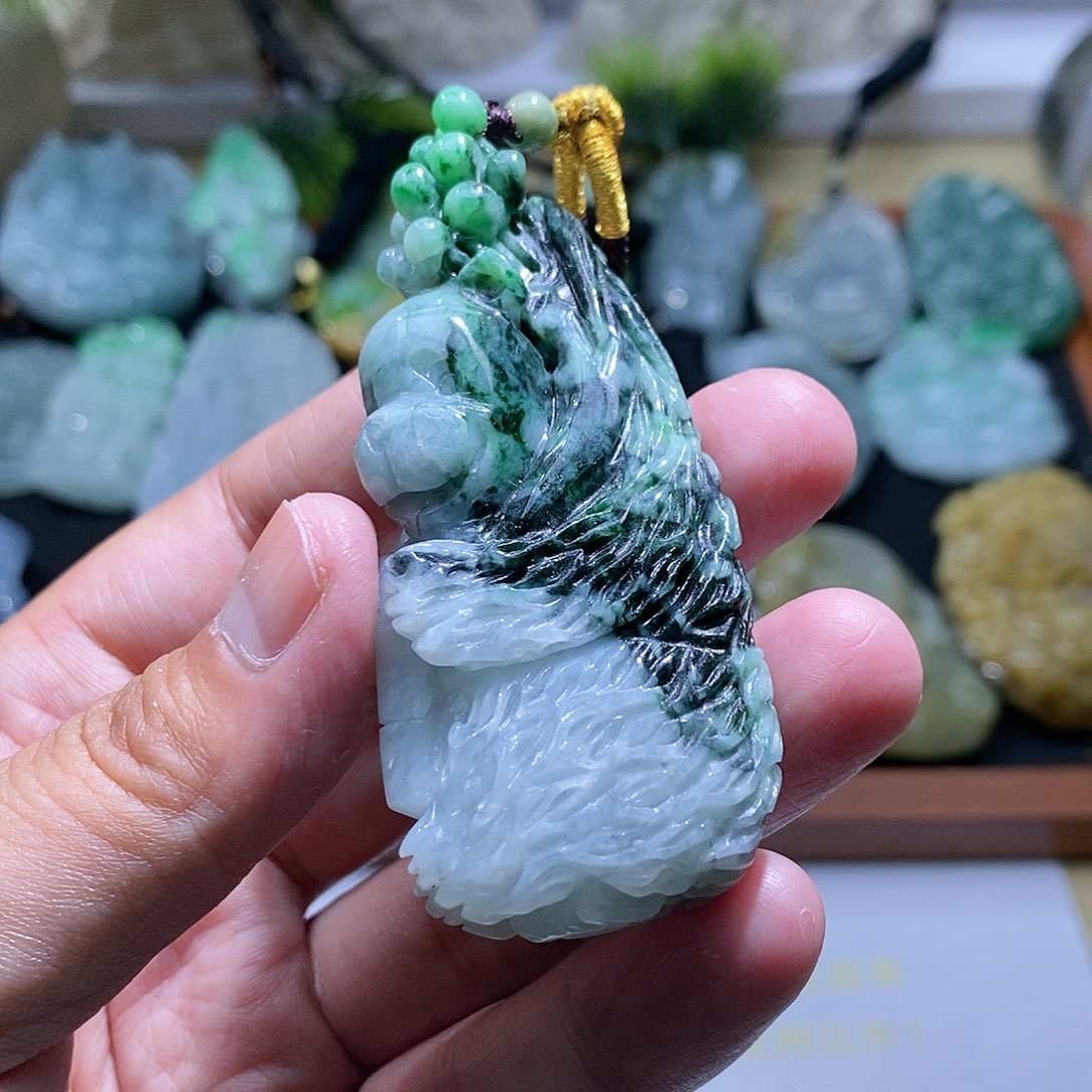 【闪购商品】翡翠颈饰未镶嵌熊猫