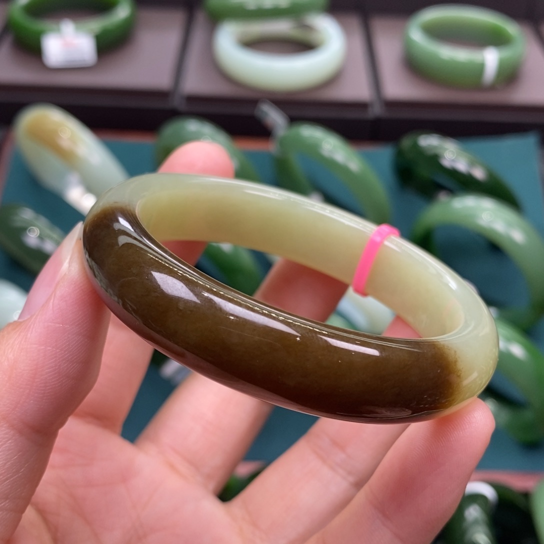 和田玉（糖玉）未镶嵌手镯