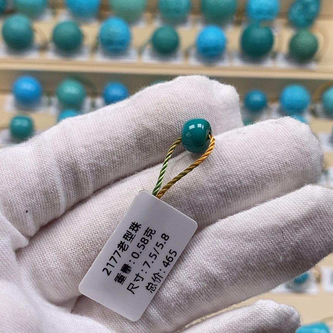 绿松石未镶嵌颈饰