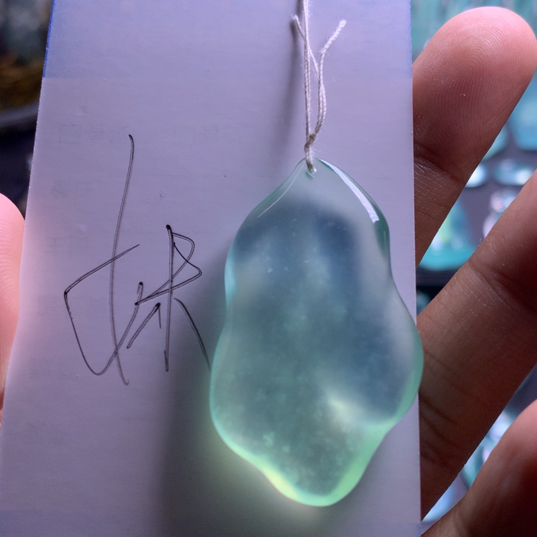 蛇纹石玉吊坠未镶嵌