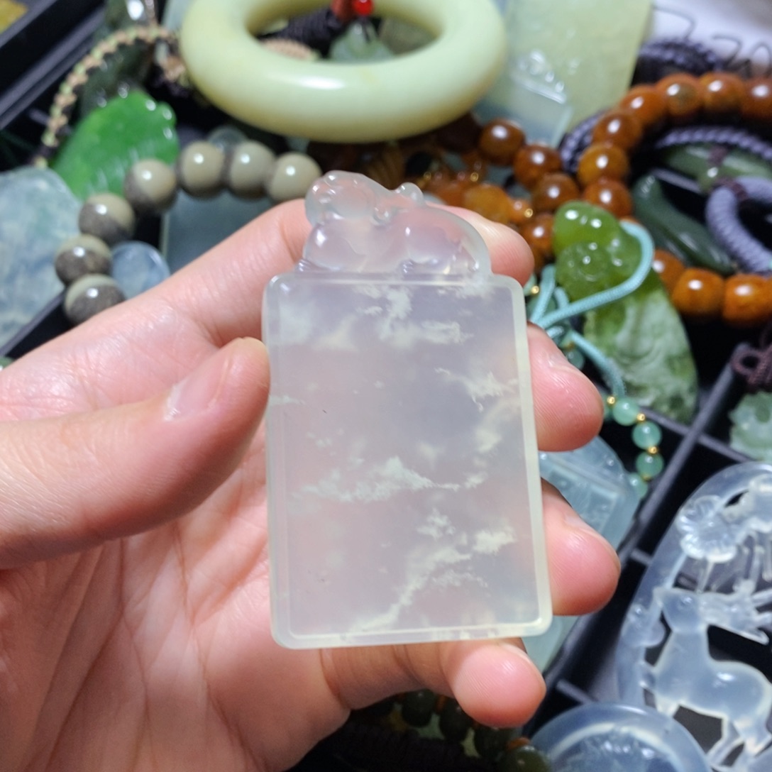 蛇纹石玉未镶嵌颈饰