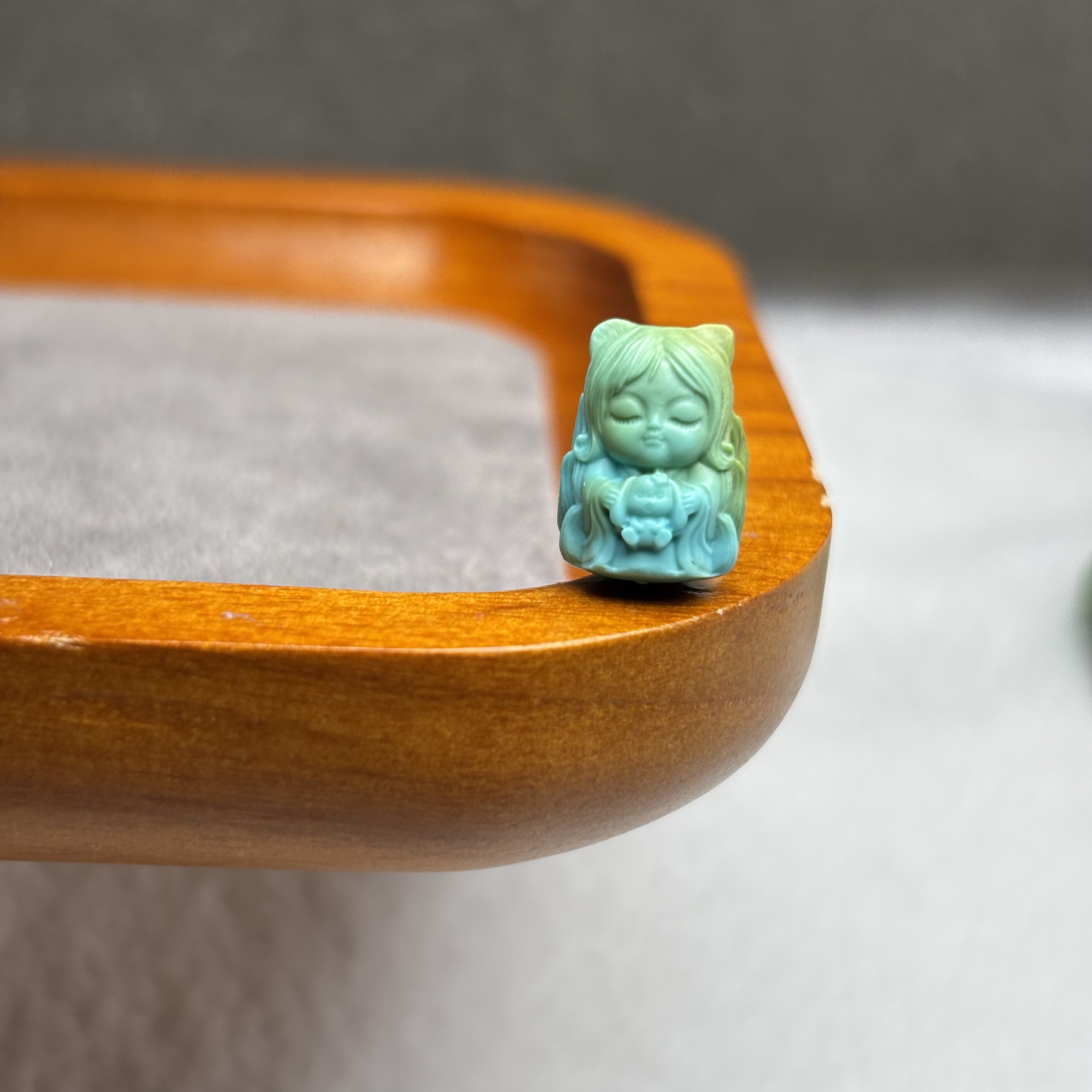 原矿绿松石高瓷精雕娃娃