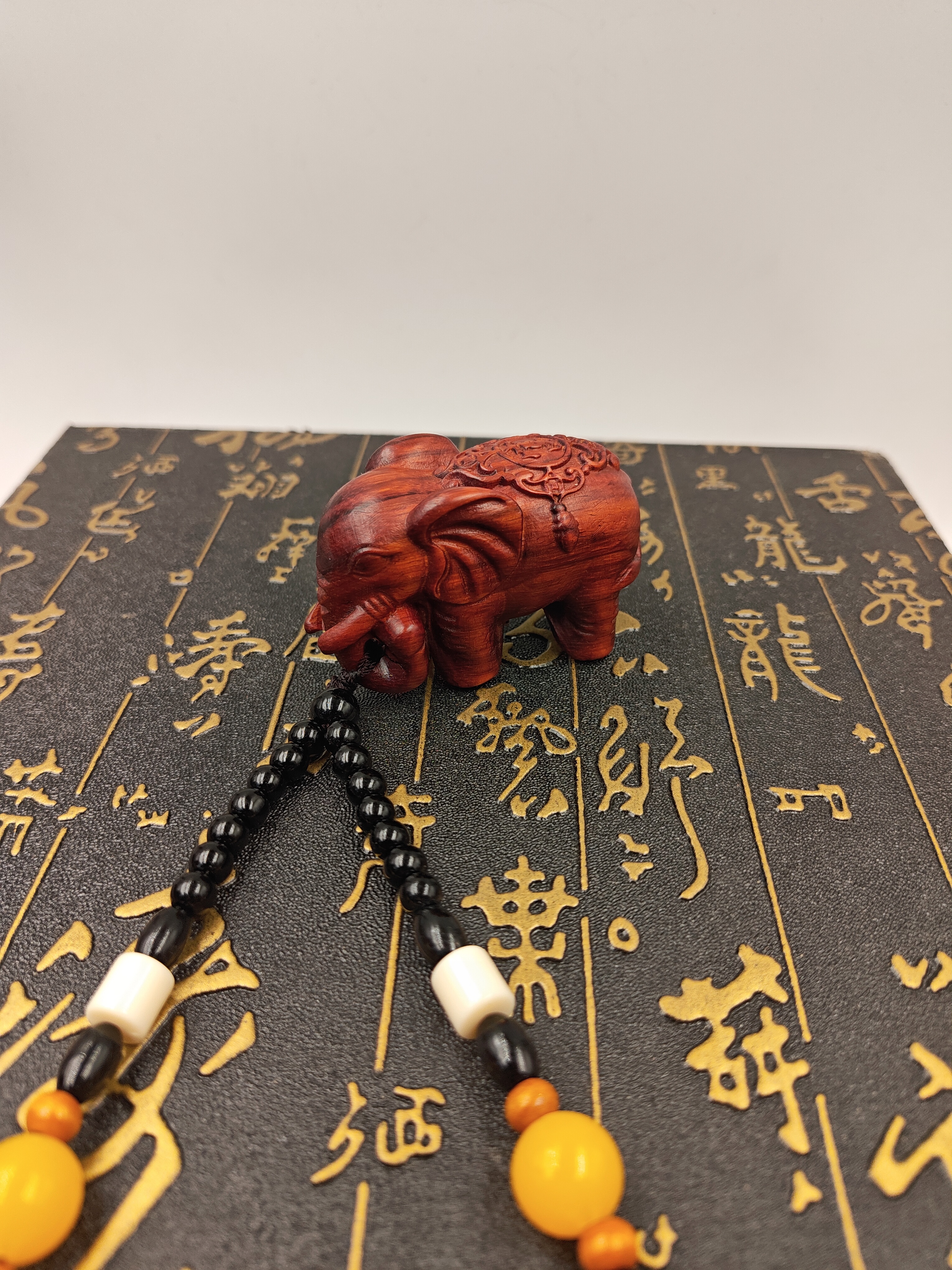 紫檀象手把件（原木原色无漆无蜡）