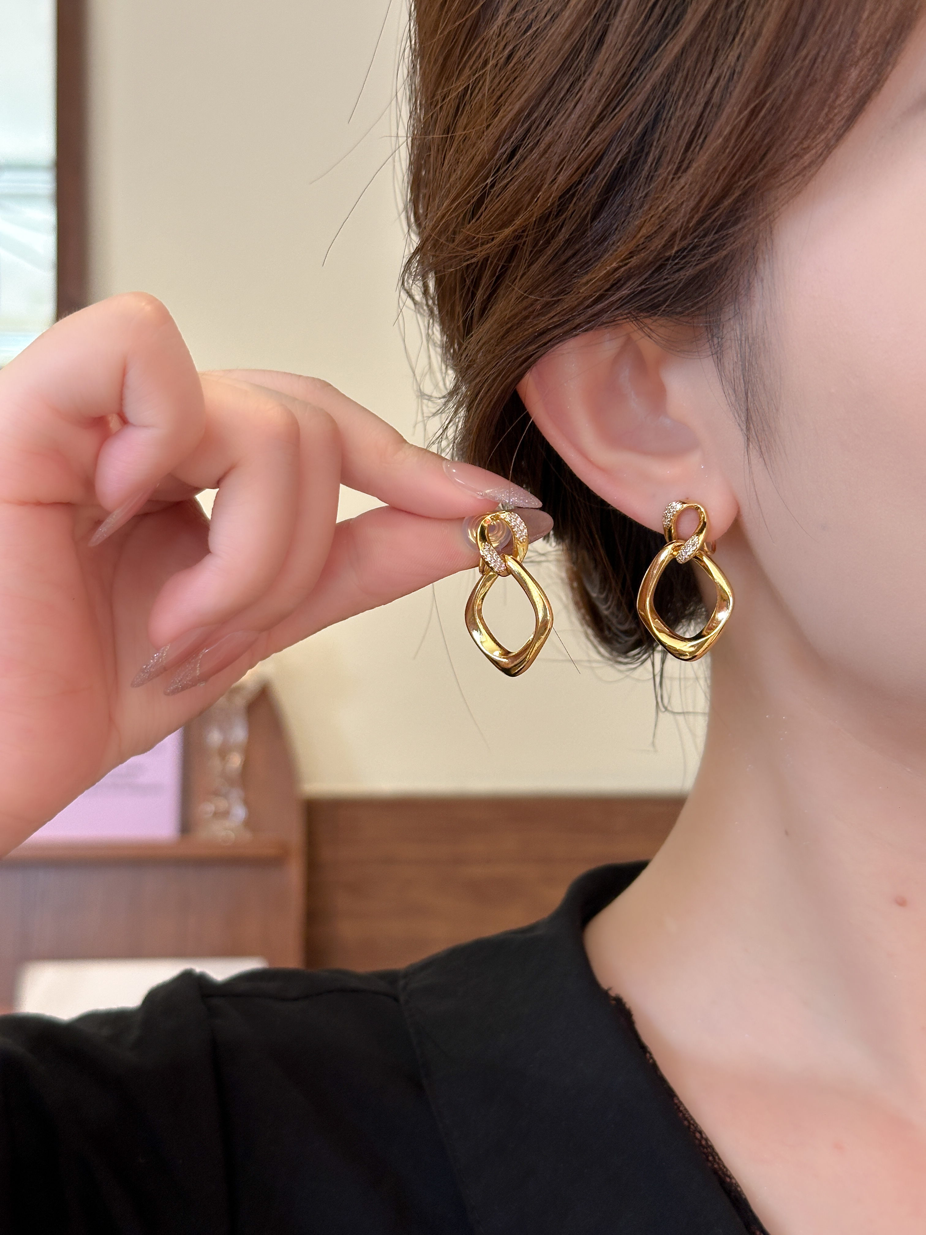 铜合金耳饰 镀18K显瘦耳夹新款爆款小众设计感轻著高级感耳坠