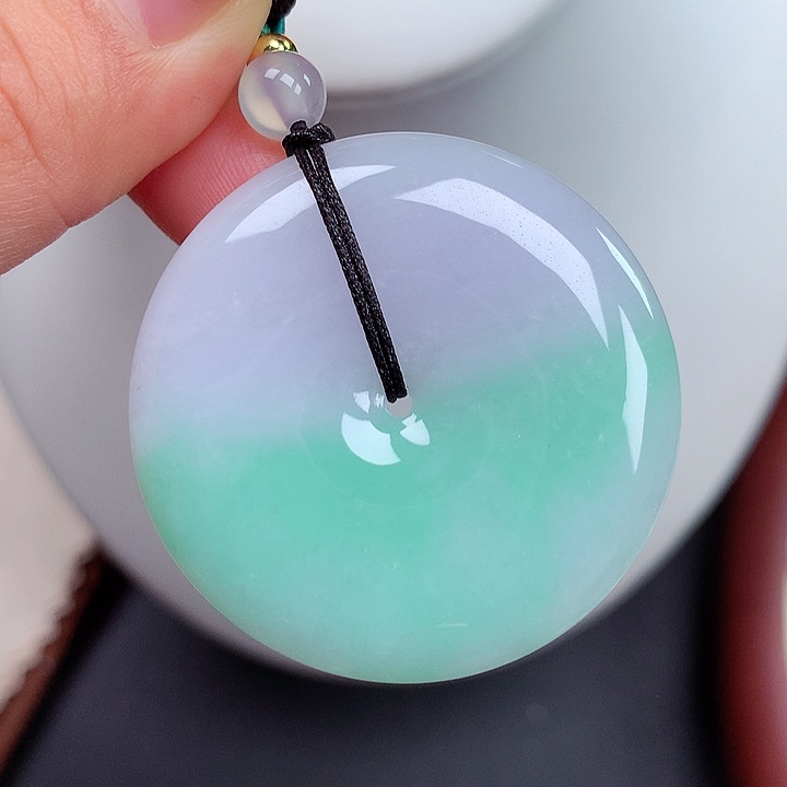 翡翠未镶嵌颈饰平安扣