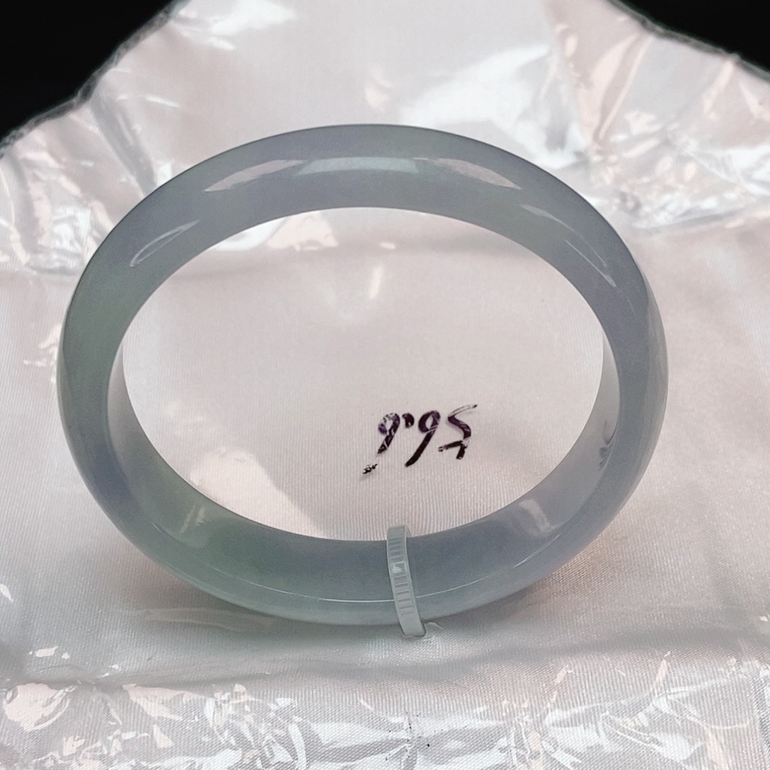 翡翠手镯未镶嵌贵妃