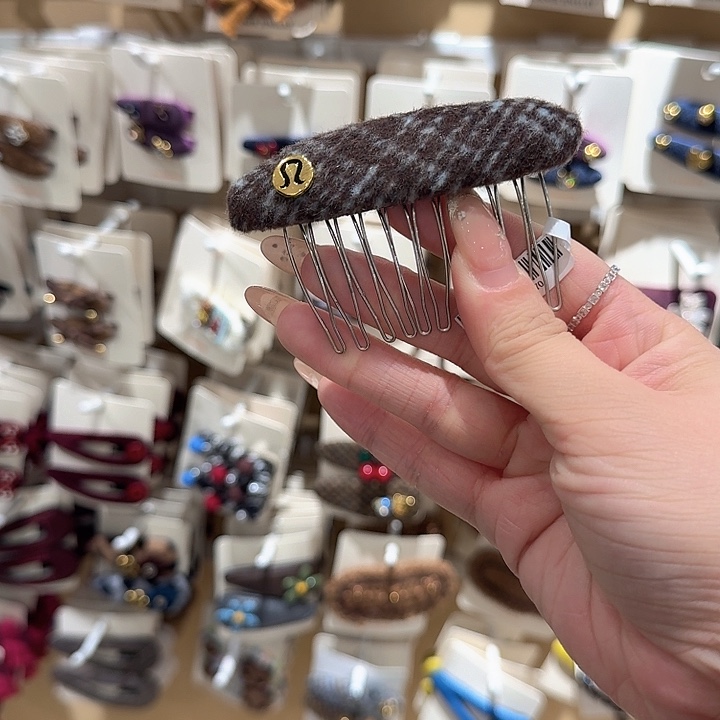 格子lu插梳款式一个