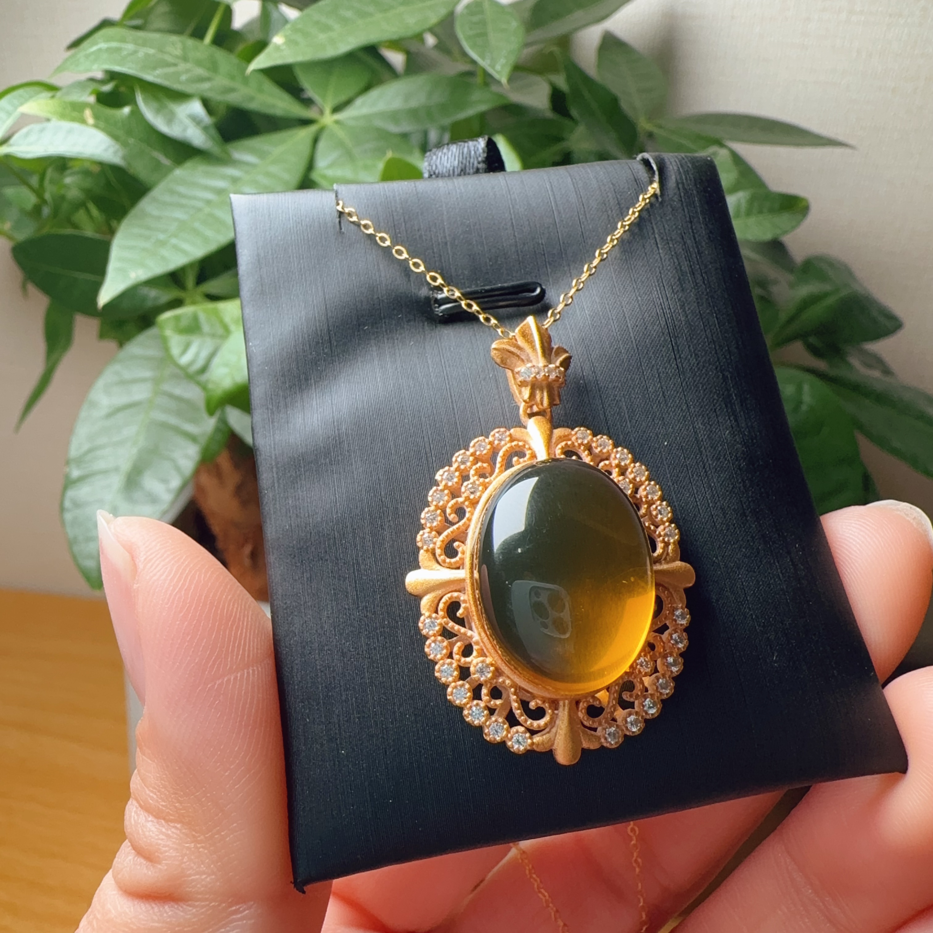 缅甸金蓝珀精致吊坠