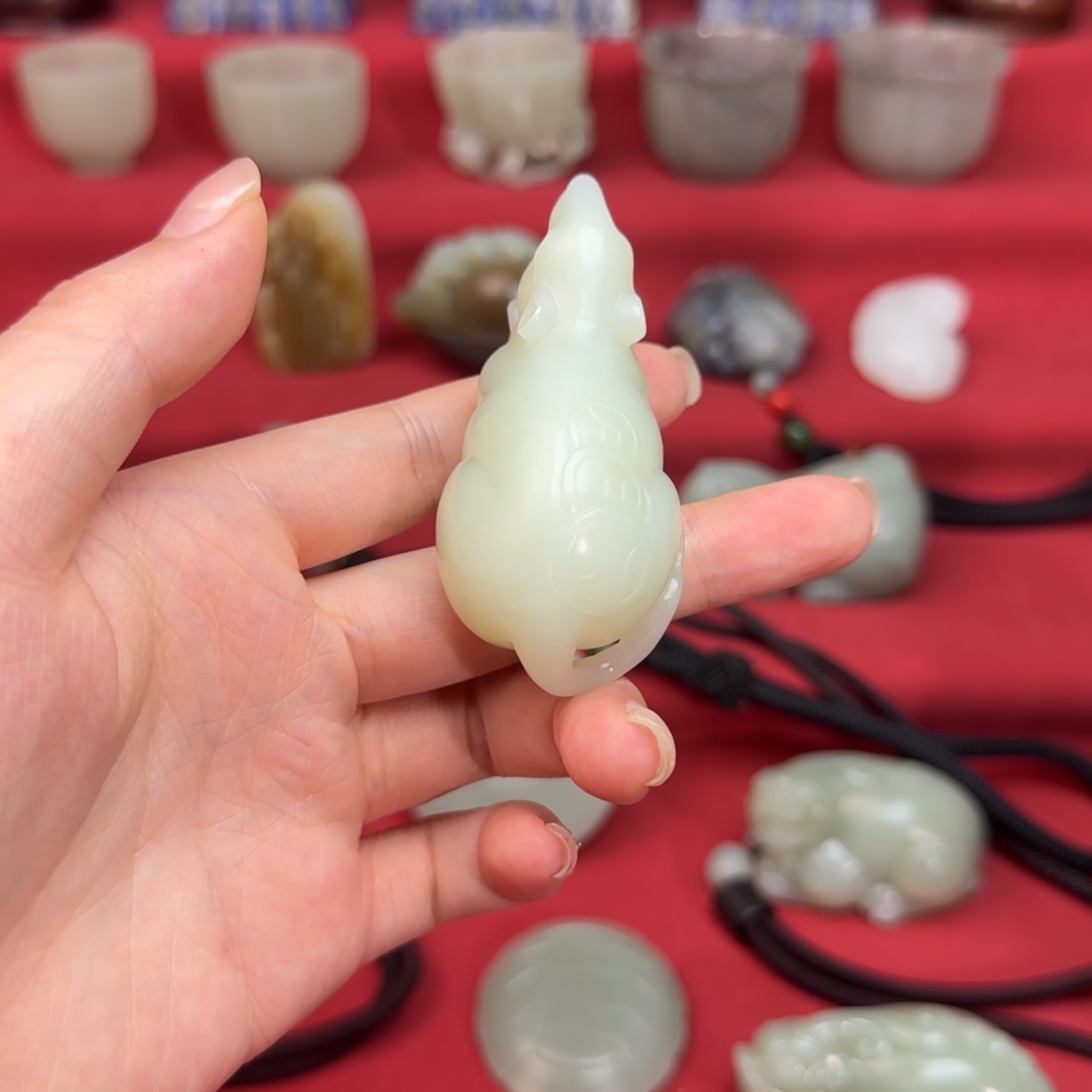 和田玉未镶嵌把件