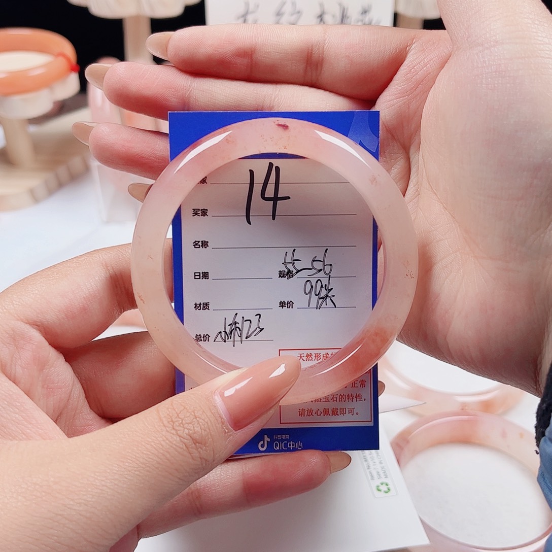 小***3石英质玉未镶嵌手镯