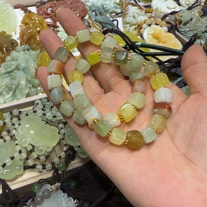 蛇纹石玉吊坠未镶嵌