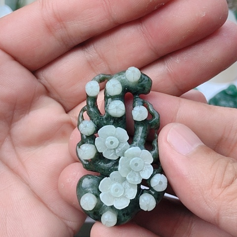 独山玉未镶嵌颈饰