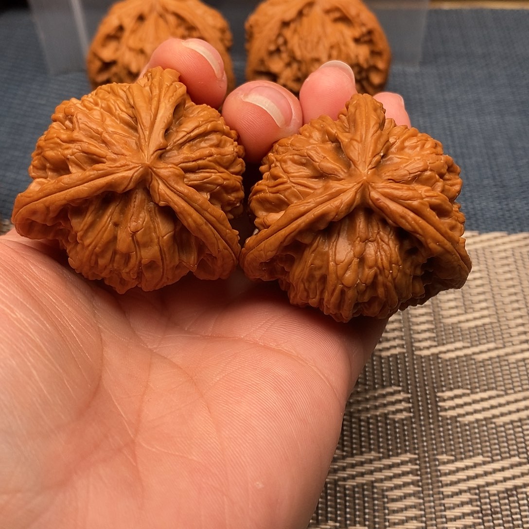 用***2文玩核桃吊坠三棱