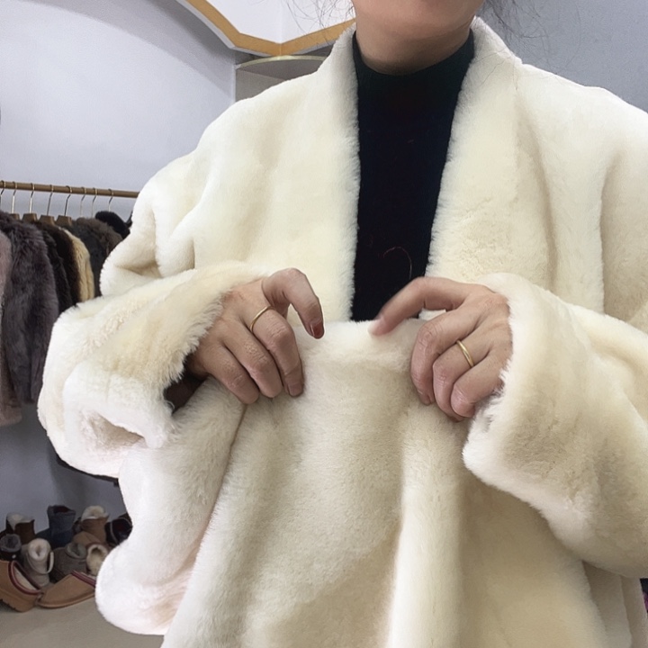 皮毛一体百搭款式外套女款