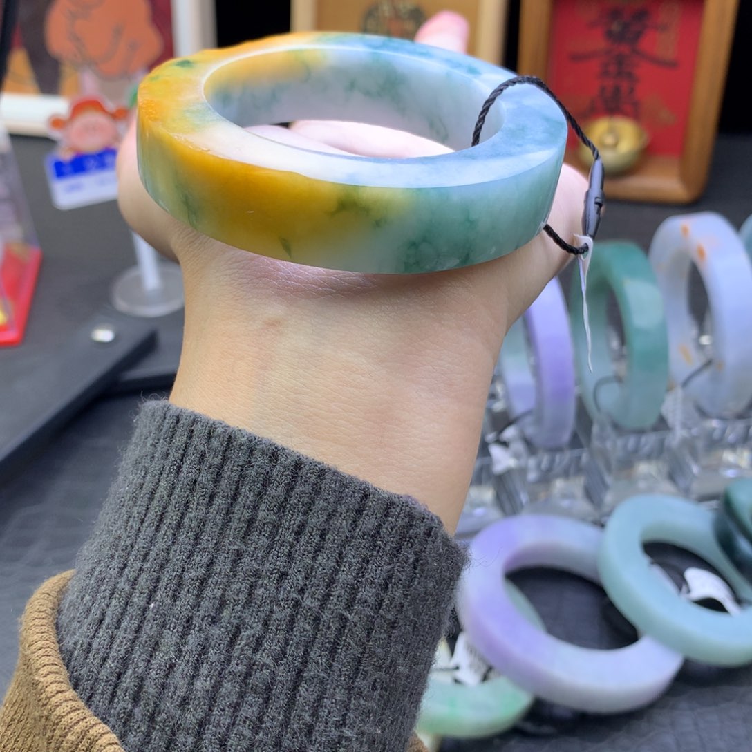 定制翡翠未镶嵌翡翠手镯