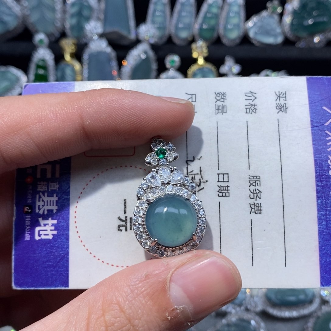 翡翠颈饰未镶嵌翡翠