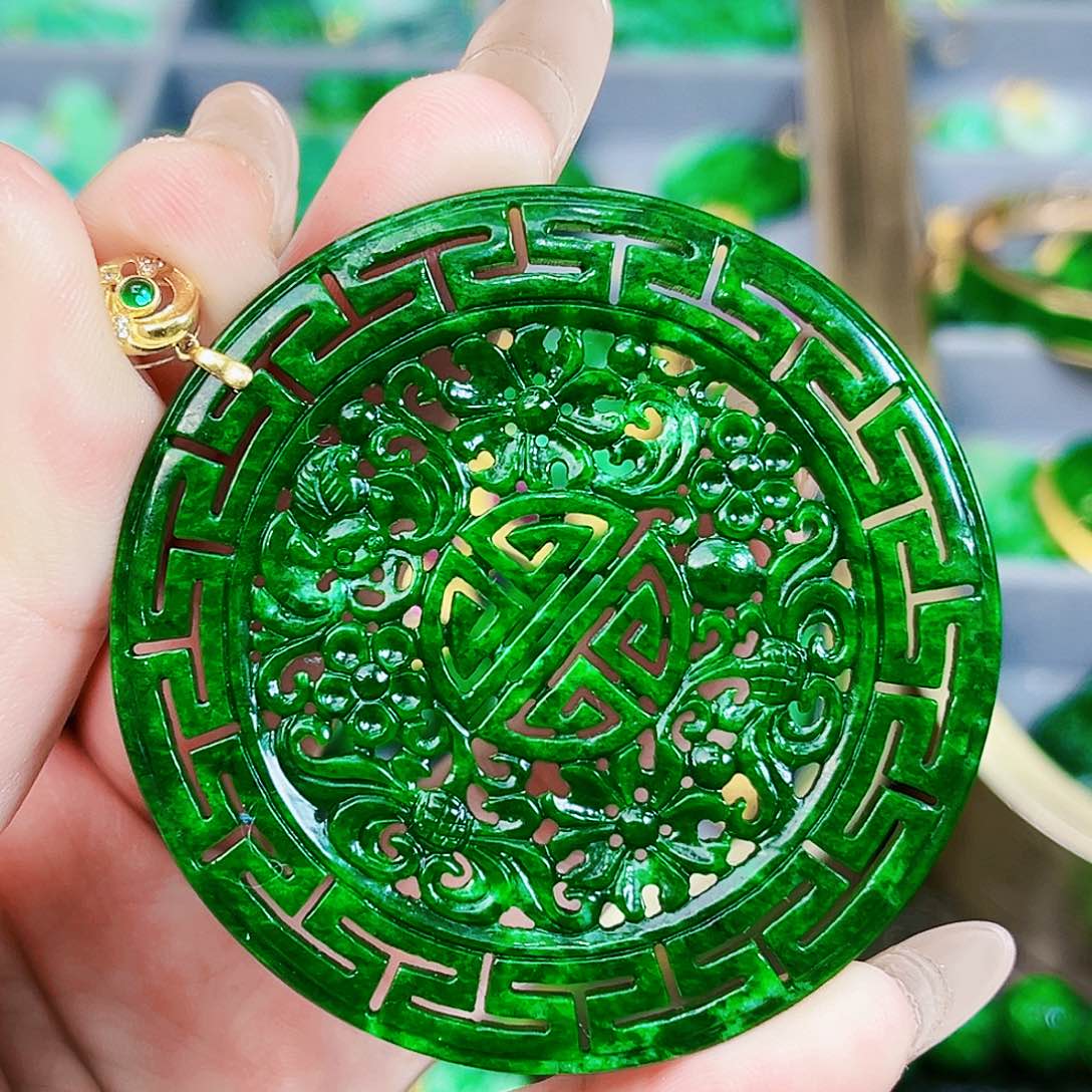 翡翠颈饰18K金镶嵌吊坠