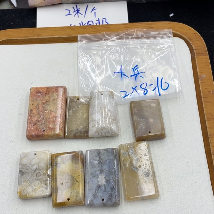大***兵颈饰合金硅化珊瑚（珊瑚玉）