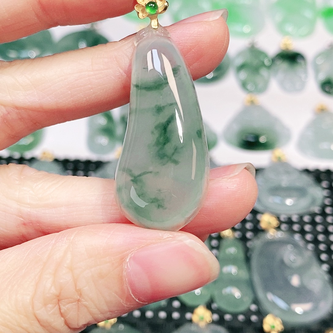 翡翠18K金镶嵌颈饰