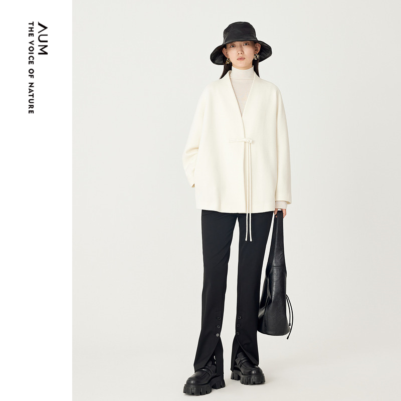 AUM/噢姆咩咩系列冬短款绒感毛呢中式羊毛大衣白色外套M1DE41548