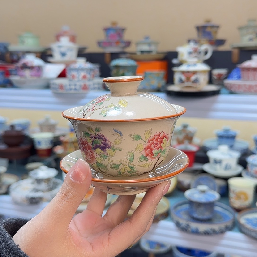 盖碗里放上适量水烧