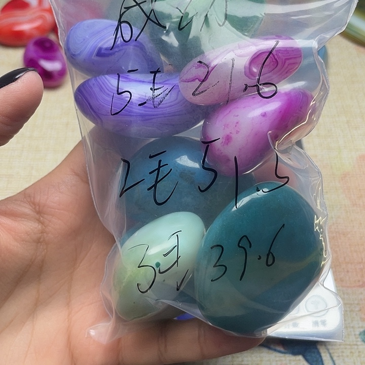 成***行玛瑙/玉髓未镶嵌珠宝半成品